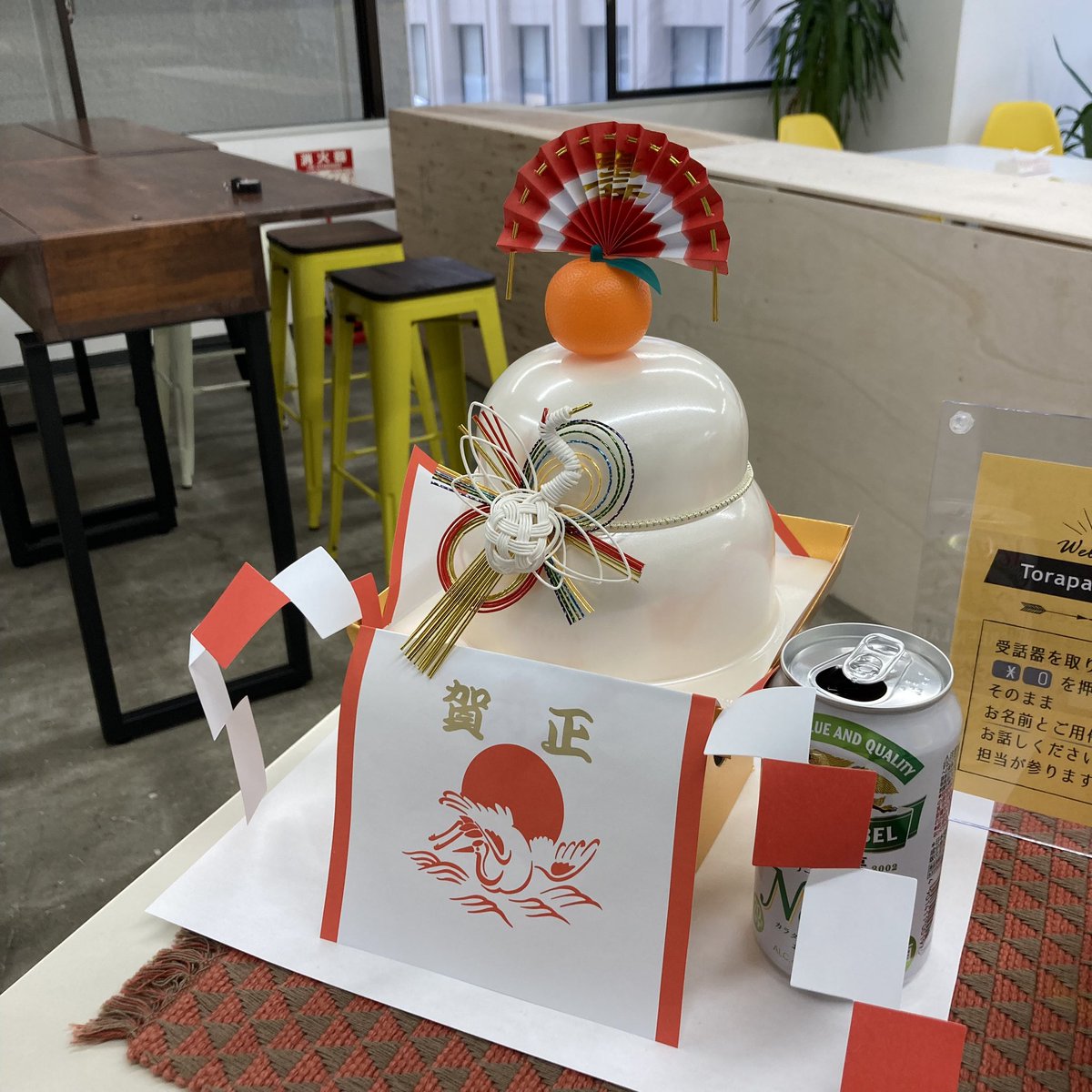torapants_inc's tweet photo. 新年明けましておめでとうございます
本年もよろしくお願いいたします

さて、
新年から弊社の打合せスペースには
弊社デザイナー（イラストレーター）による作品を展示しています！

来社の際には是非ご覧ください✨

イラストを使用した提案なども可能ですので、なんでもご相談ください！！ https://t.co/VGc2VblwPM