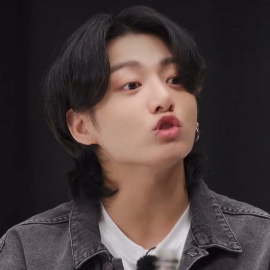 Дед Мороз…надеюсь еще не поздно загадывать желания? 
Если нет , то подари мне, пожалуйста, или доброту… или автомат Калашникова😭🤣🤣