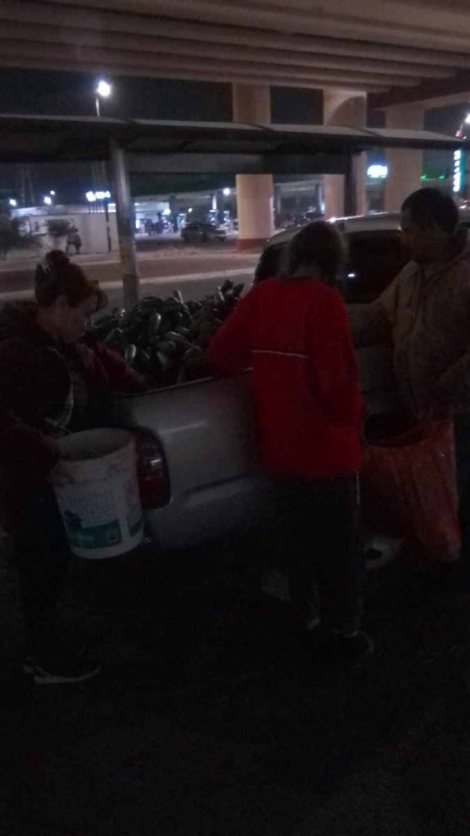 abrazandosonri1's tweet photo. Hacer equipo con los compañeros @acpviac y @sonrisitanala es para hacer más por el comedor y las familias gracias todos podemos hacer mucho para este comedor tu puedes apoyar pregunta 6623426159 o dinos  que puedes donar @kikidiazbrown @NataliaRiveraGr @ClubNaranjeros @ https://t.co/iypS2HATeM