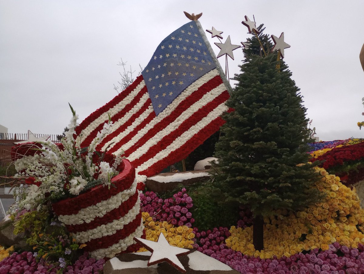 CONAMIGUANEWS's tweet photo. From California to the World 🌍 #floatfest at the #RoseParade2023 #DesfiledelasRosas #Pasadena https://t.co/aGu2D9QkLb