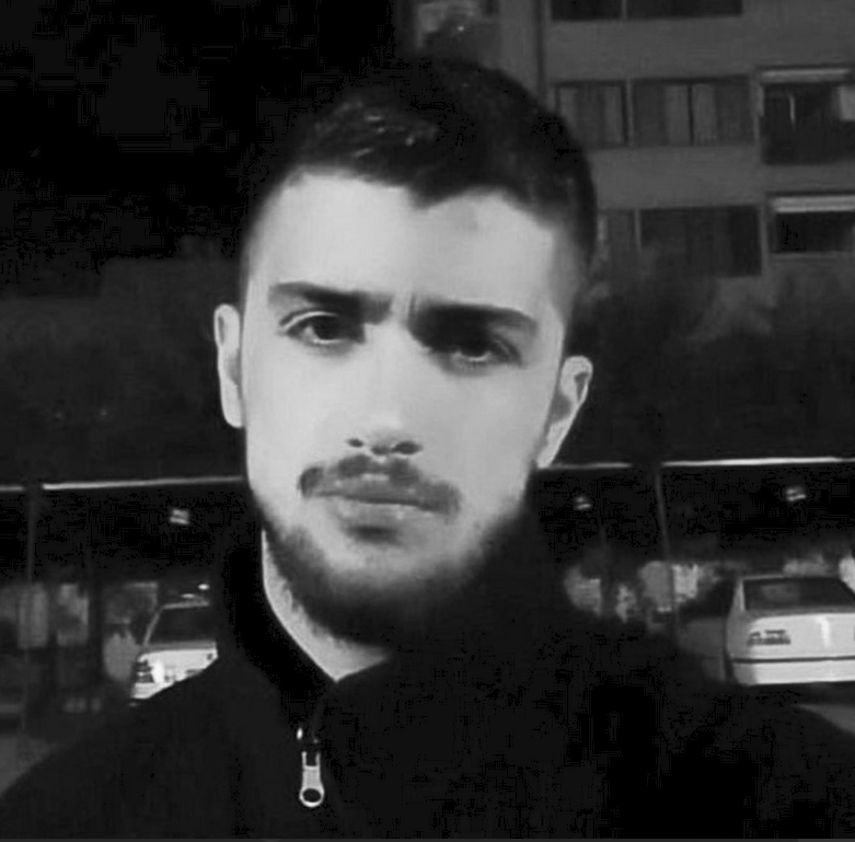 The Supreme Court of the Islamic Republic has confirmed the death sentence of 21 yr old karate champion #MohammadMehdiKarami for protesting. He is at imminent risk of execution. Please raise awareness. It's the only way to possibly save his life.

#MahsaAmini #IranRevoIution