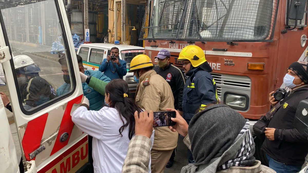 UKFireServices's tweet photo. दिनांक 3-1-2023 को मैसर्स रॉकेट इंडिया लिमिटेड सिडकुल पंतनगर में district level mock exercise on chemical (industrial) disaster in Uttarakhand के संबंध में मॉक ड्रिल की गई, जिसमें #NDRF #SDRF #FireService #Police की टीमों द्वारा प्रतिभाग किया गया।
 https://t.co/nmQKhK7V40 https://t.co/YNkMgxEwqb