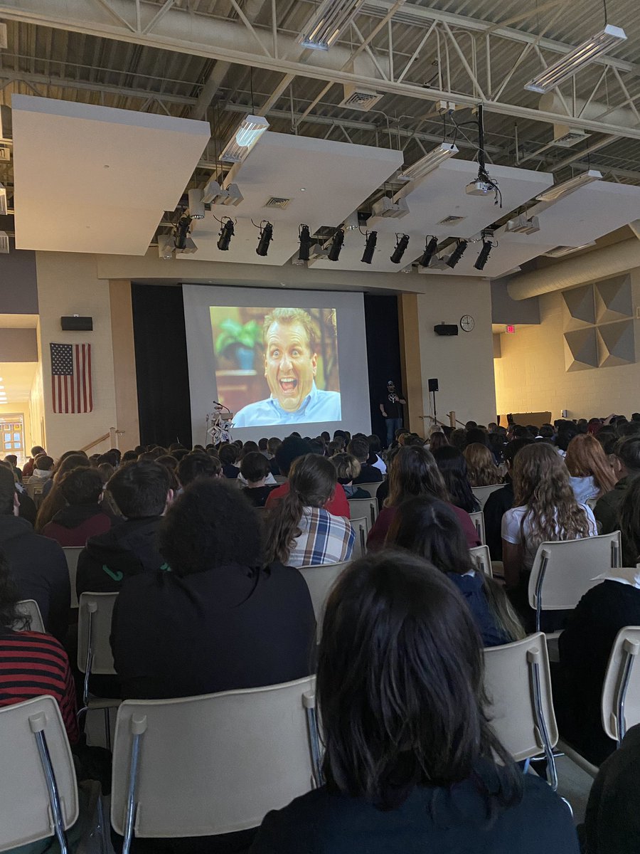 fwhms2003's tweet photo. 1165 images in 45 minutes! Dr. Jesse “the machine” Greene woke up our sleepy HMS students this morning with his inspirational story. Great way to start the new year! @MachineJG https://t.co/5YiCLDtMMp