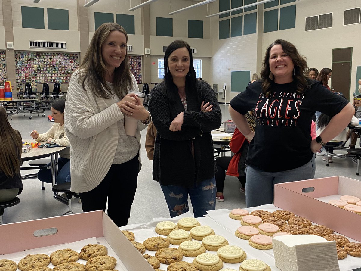 HumbleISD_ESE's tweet photo. Thank you @WestLakeChurch for blessing the ESE staff with a sweet treat today!🍪 We appreciate you! @eseSOAR https://t.co/2CKYG7NVU1