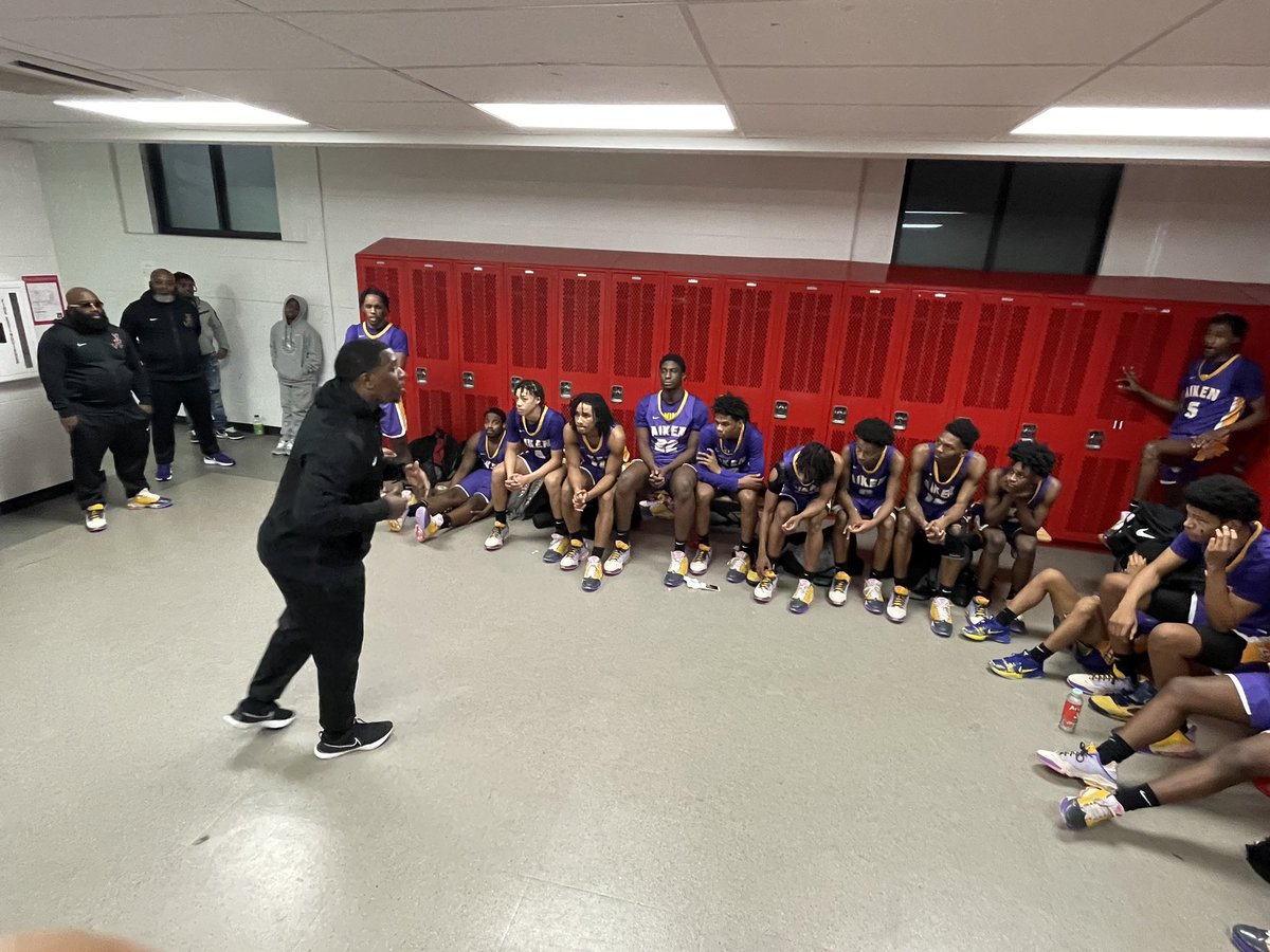 🟣🟡 FINAL SCORE ALERT 🟡🟣

Your Aiken Falcons go on the road and get a W to start the new year off with a final score of 76-36!

The Falcons were led by the following: 

S. Perry - 21pts
J. Hawkins - 10pts
P. Feagin - 9pts
J. Chapman - 8pts
A. Hutcherson - 7pts

#Swoop 🟣🟡