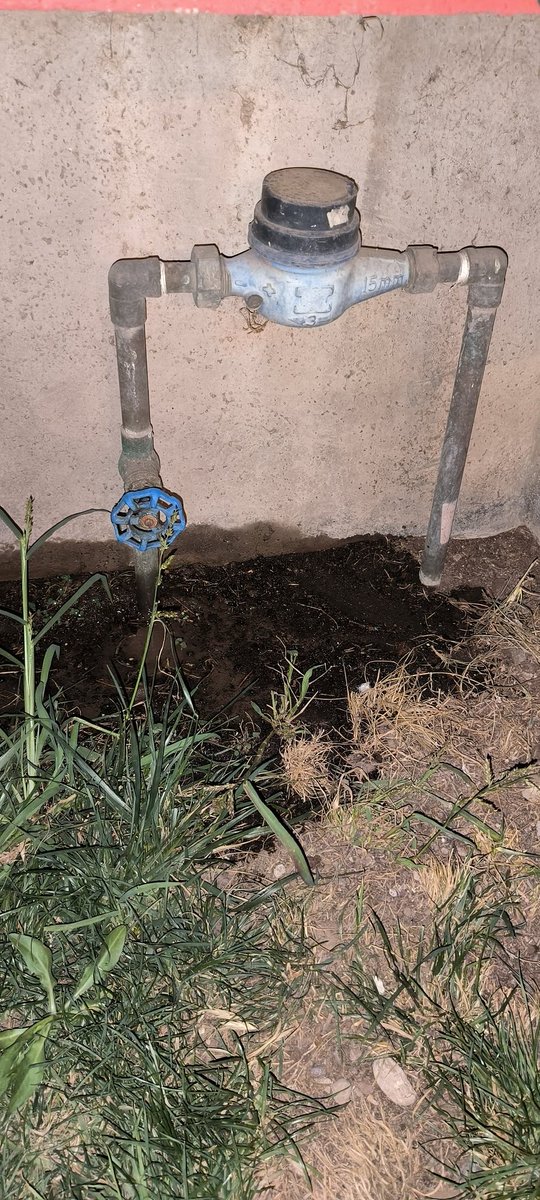 maxcortespineda's tweet photo. @SMAPA_MAIPU , hola, tengo problemas con la llave de paso del medidor, hay fuga de agua. Esto lo reparan ustedes? Ya que no tengo como cortar el agua para repararlo.
Saludos. https://t.co/PEyqBqgZ4k