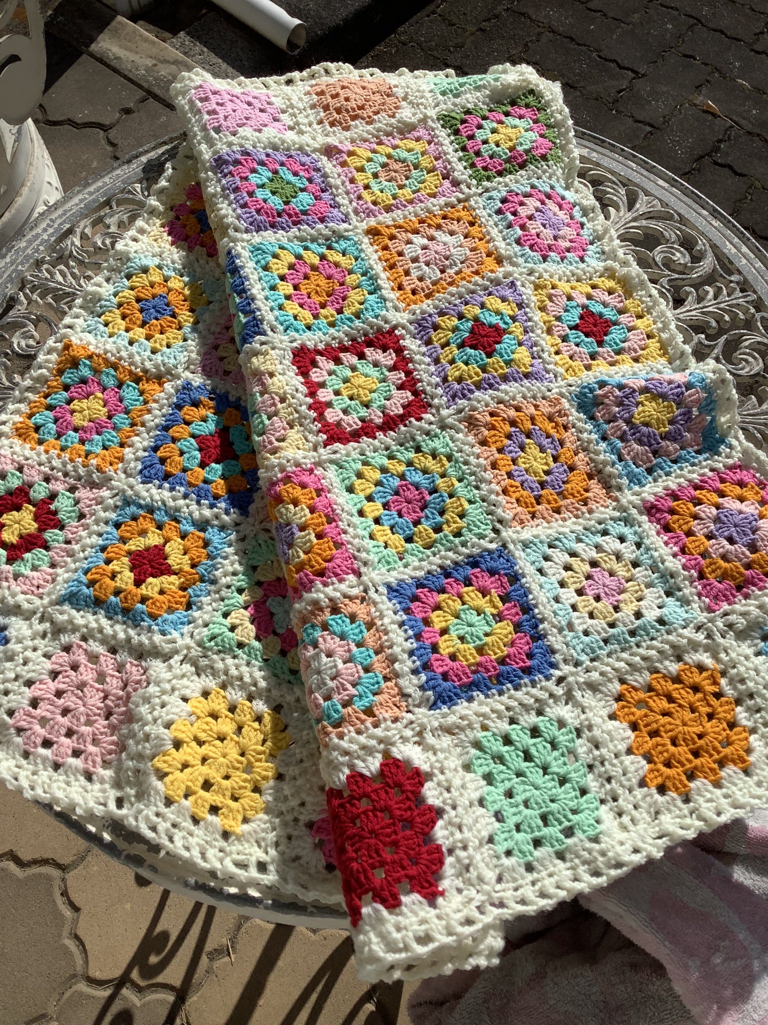 ハンドメイド）ペルシアンタイル柄モチーフ繋ぎブランケット