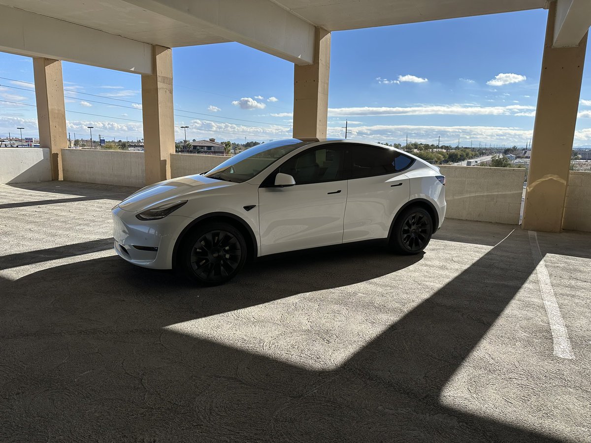 The #1 American car that is 100% electric doesn’t qualify for the $7500 EV tax credit but a jeep wrangler with 21 miles of range somehow qualifies. Makes total sense. @tesla <a href="/elonmusk/">Elon Musk</a> <a href="/teslaownersSV/">Tesla Owners Silicon Valley</a> <a href="/farzyness/">Farzad</a>