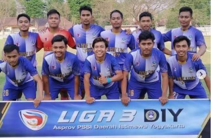 MafiaWasit's tweet photo. Terkait klub Liga 3 di DIY yg menolak @AremafcOfficial berkandang di sana putaran 2 Liga 1 sih wajar, masih mending cuma menolak!

Kalau jadi mereka mah malah minta ganti rugi biaya persiapan, gaji pemain, staf, pelatih, dan malu atas dampak kecerobohan mereka sehingga Liga kacau https://t.co/Llis9tIfJc
