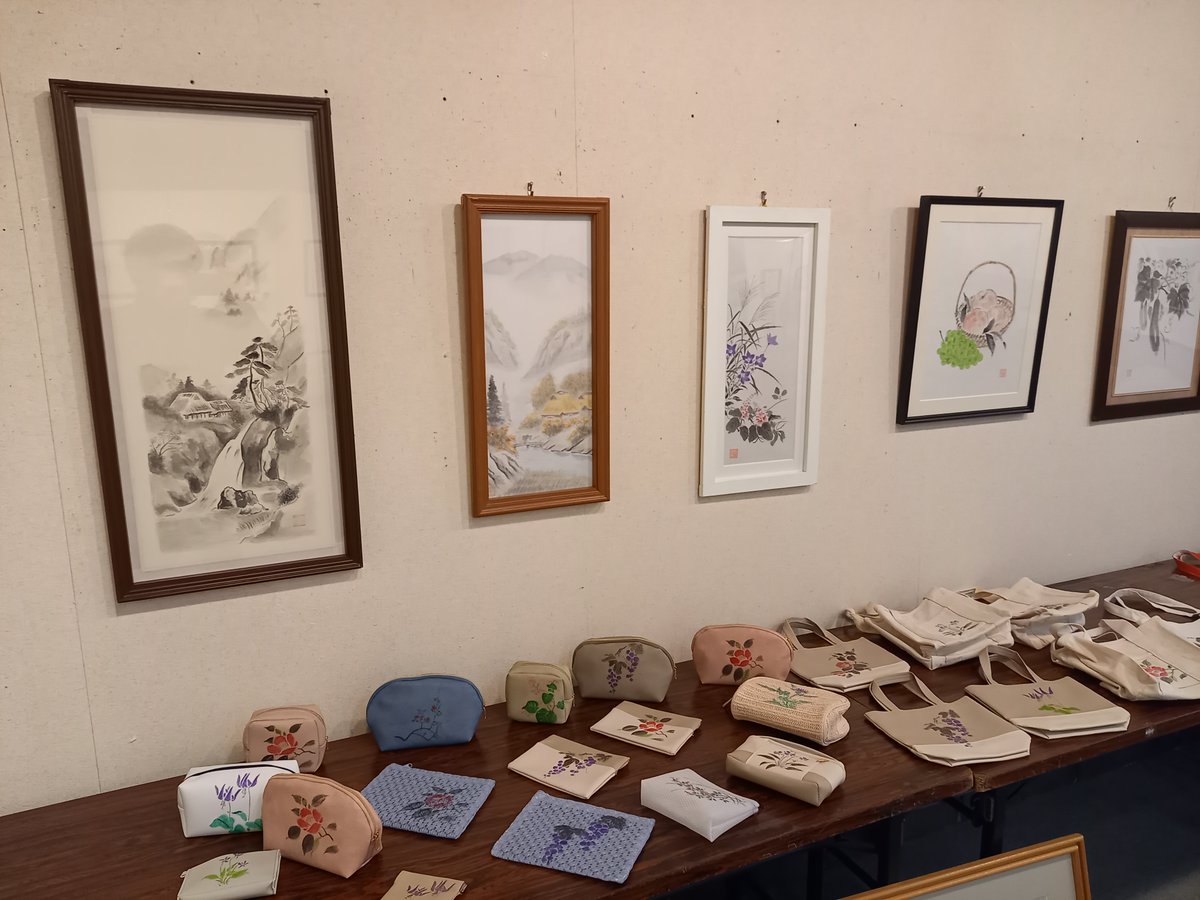 saitamacraft's tweet photo. 福田敏雄　水墨画展
本日から1月29日（日）まで開催しております。
独���で学んだ手法で紙、木片、布などに絵を書いています。趣のある作品を是非ご覧ください。
＃埼玉伝統工芸会館
＃道の駅おがわまち
＃企画展
＃福田敏雄
＃水墨画 https://t.co/mShSVoUMgm