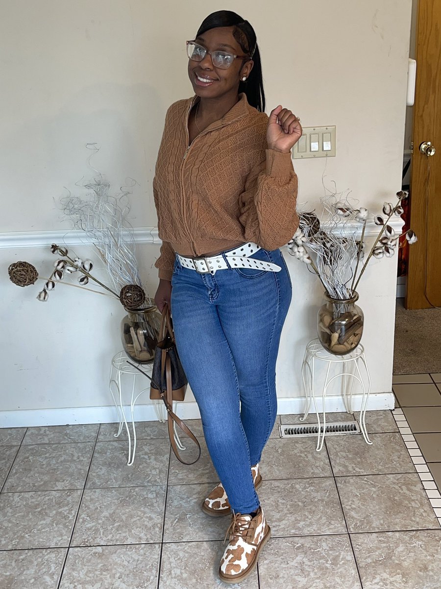 Bad luh bihh with a smile on her🤎😏