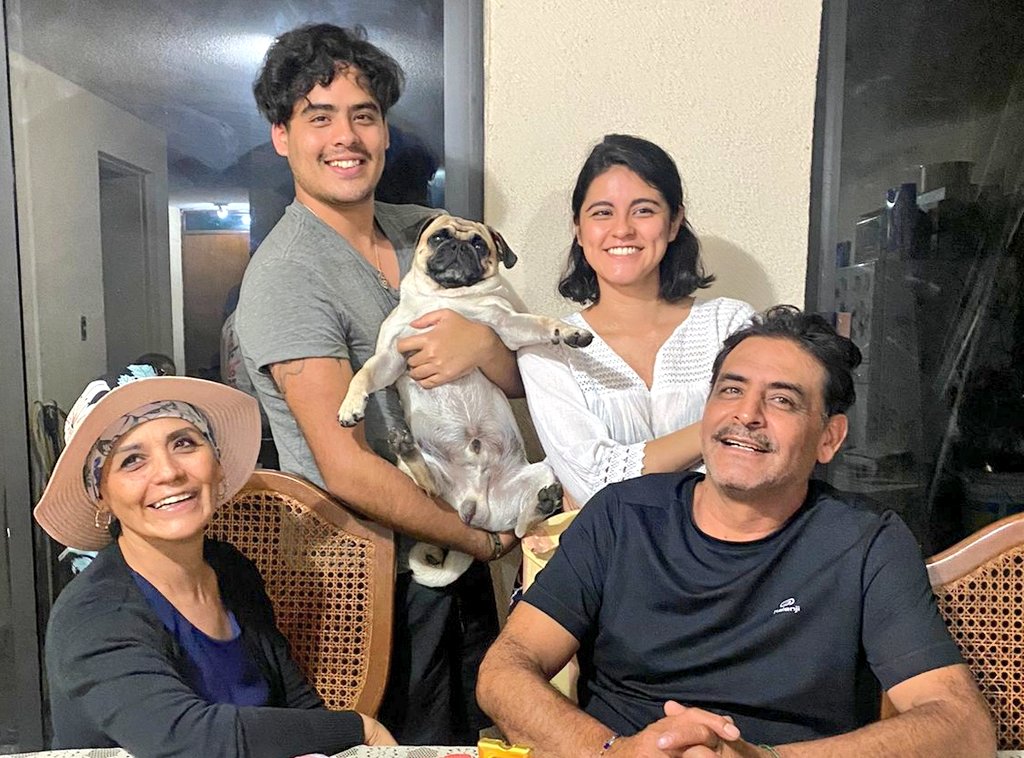 hytcel's tweet photo. Actualización: vamos en la quimio 9/16 y mi mamá se ve fantástica. https://t.co/KxSasKDVQn
