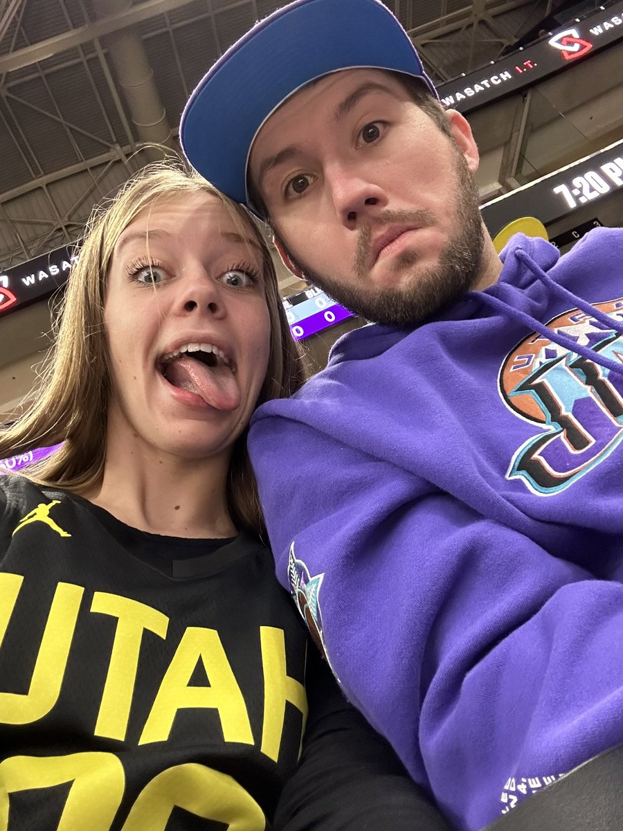 _morganbates's tweet photo. #selfieofthenight https://t.co/2swUDaZuIj