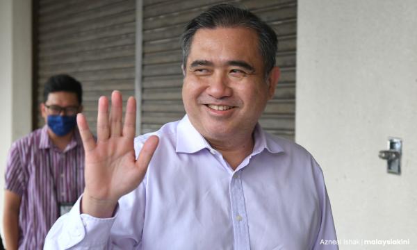 Sudah sebulan kabinet dibentuk. Menteri paling berfungsi setakat ini, rasanya semua setuju iaitu Anthony Loke. Dari masalah eskalator, lift, tiket kapal terbang hingga isu sticker roadtax dia ambil berat. 

Rating 1 hingga 10, berapa kamu hendak beri pada Anthony Loke?