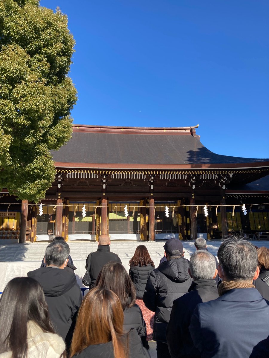 hiro_goldrush's tweet photo. 明治神宮で参拝、ご祈祷。
今年は良い年でありますように😁 https://t.co/sh56qTxLWF