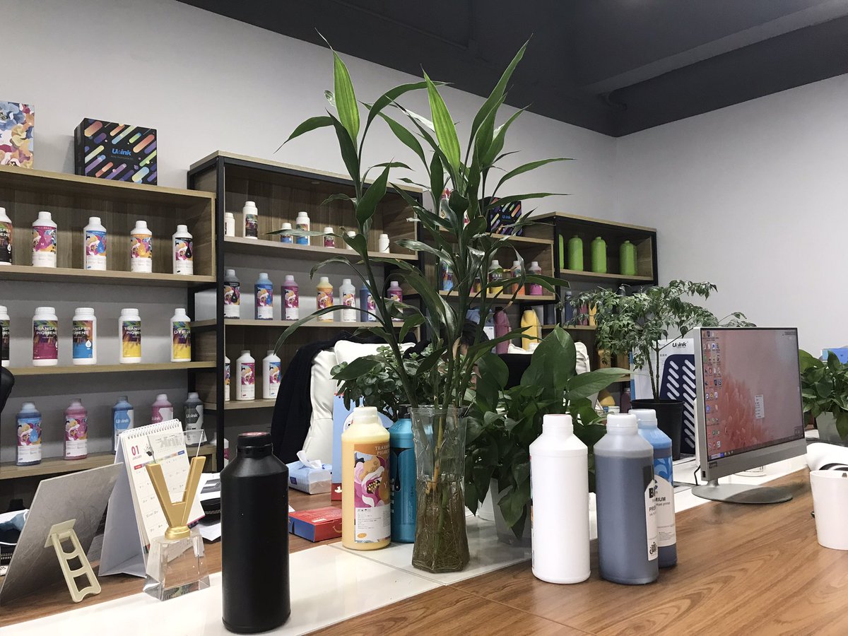 ZouLily's tweet photo. Our company is full of green plants, and looking at them at work can relieve fatigue.#work #dtfprinting #sublimationprinting https://t.co/uPQIWgv8UC