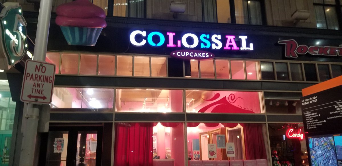 DuaneRankin's tweet image. Just finished working. 

Out getting something to eat when I saw this.

Was 🙏🙏🙏🙏 it wasn't open.

Turns out @ColossalCle was.

Had to do it. Lemon Raspberry.