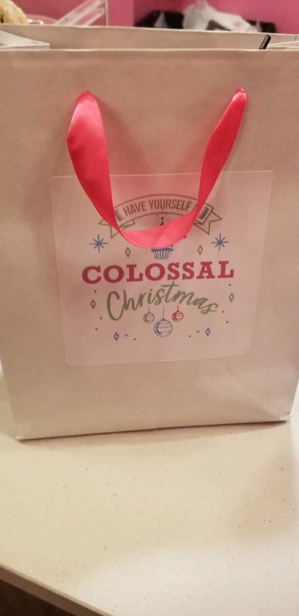 DuaneRankin's tweet image. Just finished working. 

Out getting something to eat when I saw this.

Was 🙏🙏🙏🙏 it wasn't open.

Turns out @ColossalCle was.

Had to do it. Lemon Raspberry.