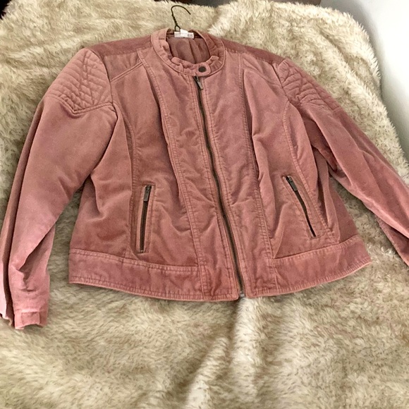 midnighteskye's tweet photo. So good I had to share! Check out all the items I'm loving on @Poshmarkapp #poshmark #fashion #style #shopmycloset #anthropologie #merona #westport: https://t.co/CvDHauTikz https://t.co/9RnN8VpriG