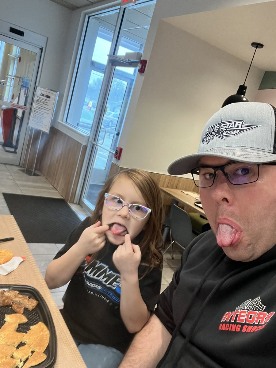 MMataragas's tweet photo. What a great day. Breakfast with Ella then she spent the day working with dad. #daddysgirl https://t.co/mbqMNlHr8Q