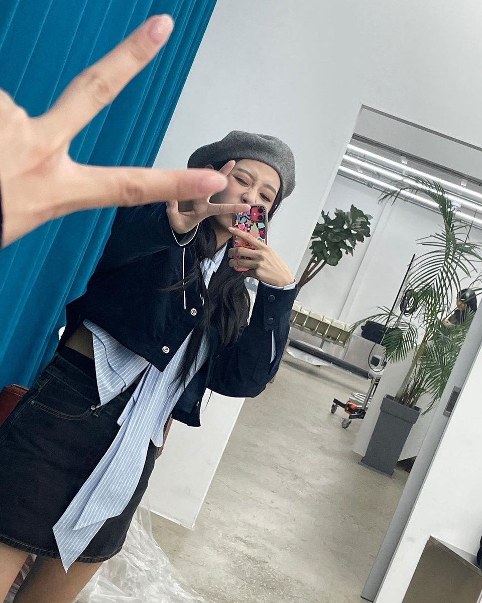jjungyein's tweet photo. ㅤ
ㅤ
I owe Cosmopolitan for this. Otherwise, I couldn't have been styled in these pretty outfits! My Linus, which one do you think looks prettier? ˚ ༘♡ ⋆｡˚
ㅤ
ㅤ https://t.co/MWItxxxpN5