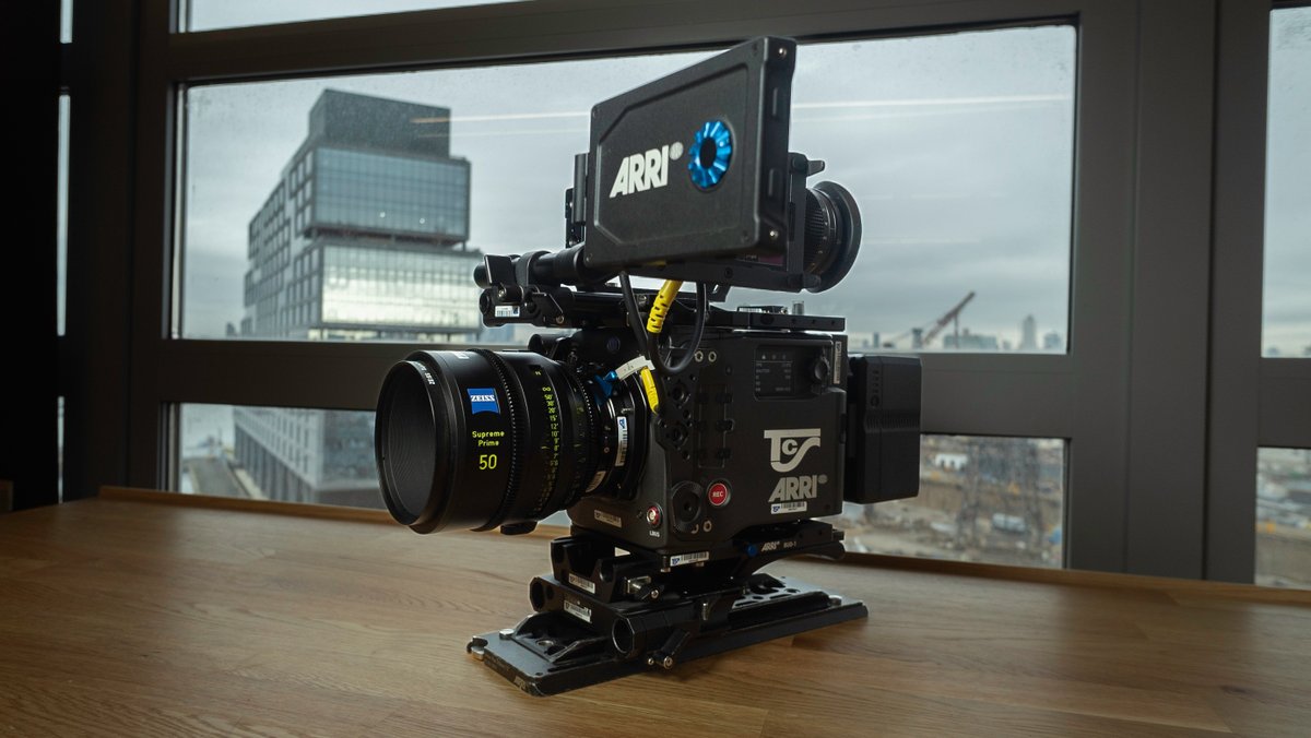 ARRI ALEXA 35 is available to rent at TCS. 

The camera is equipped with a 4.6K Super 35 sensor and is pictured here with a ZEISS Supreme Prime lens, which covers sensors from Super 35 to full frame and larger.

Check it out on your next visit.

#alexa35 #arrialexa35 #TCSfilm