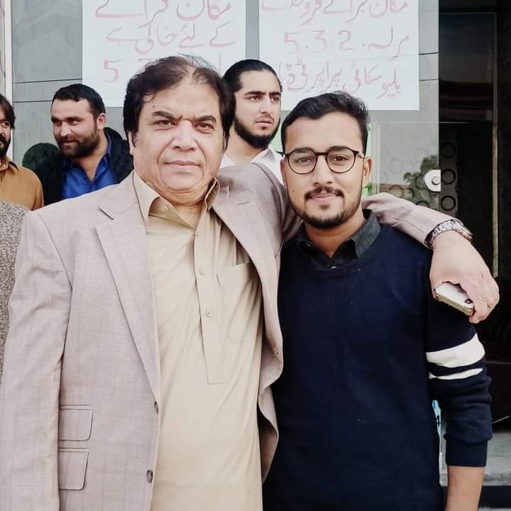 RazaMug786's tweet photo. Warm wishes for a great boss @HanifAbbasiN who never stops motivating and inspiring me to reach for the skies.
I wish you long and fulfilling career.
You are the inspiration for all.
@MaryamNSharif @Atifrauf79
#ManyManyHappyReturnsOfTheDay💐🎂 https://t.co/Aw0LtsgEpO