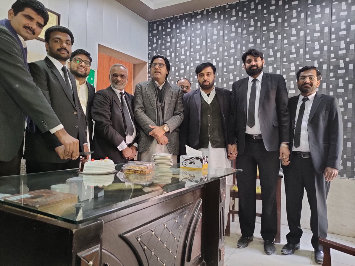 KAlawfirm's tweet photo. @MianNairab with his legal team
Team KALF wishes Syed Tofeeq Shah &amp; Chaudhry Nasir Saleem a Happy Birthday 🎂
#TeamNairab https://t.co/smOdVnyNtq