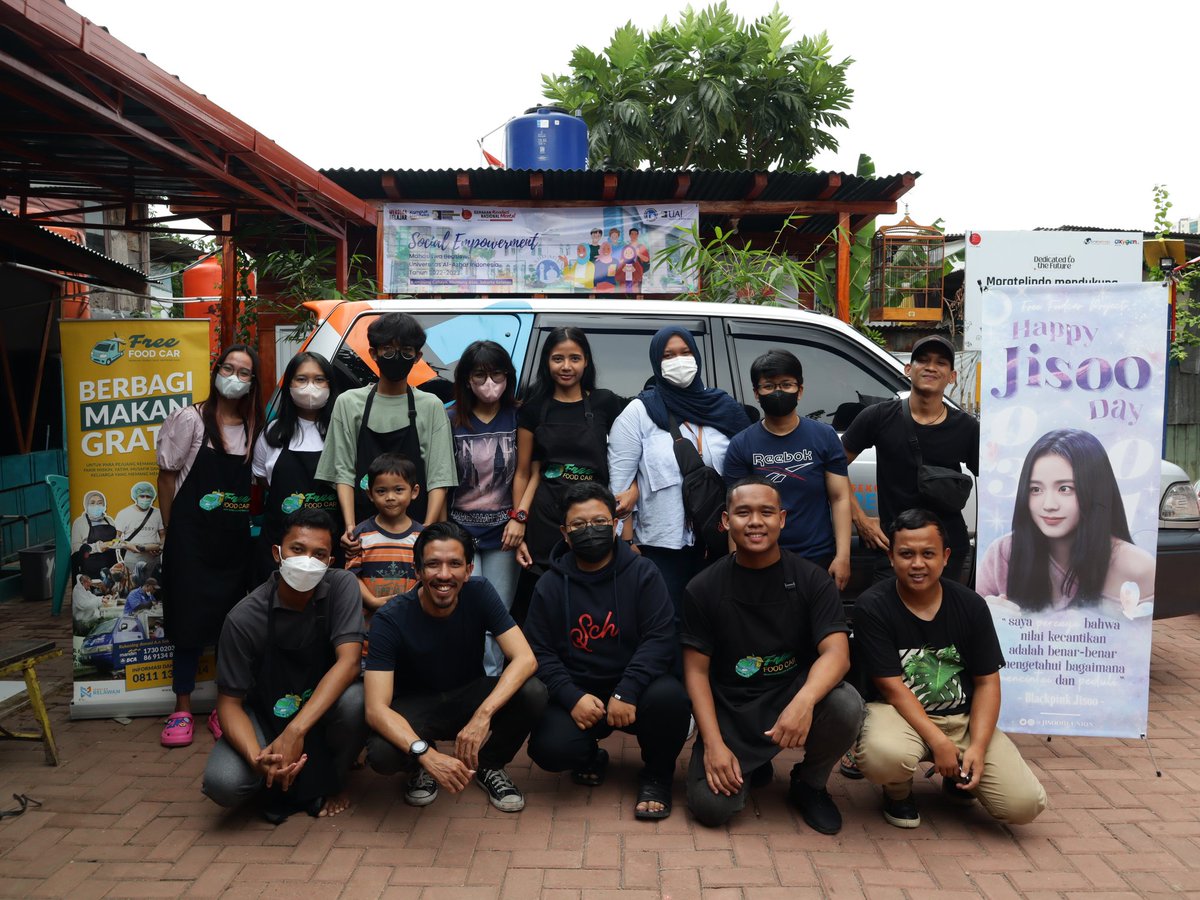 FREEFOODCAR1's tweet photo. K-POP Indonesia kompak banget yah, ga percaya? Ini buktinya!!
Sooyas Indonesia @JISOOID_UNION kompak menggalang dana di hari ulang tahun Jisoo, mereka berbagi makan gratis untuk warga di Kp. Pemulung Menteng bersama Free Food Car Sekolah Relawan. Wah keren banget yaa mereka🫶✨ https://t.co/54ys8MFnP3