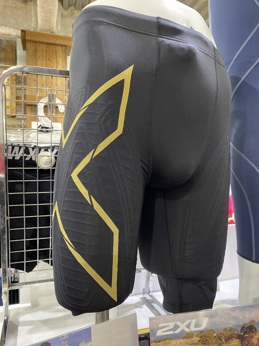 shiratori_shiz's tweet image. ランナーに話題？！？！
あなたは知っていますか？ #2XU

トップランナーをはじめ一般の市民のランナーにまでそのブームが到来しつつある高機能タイツです🏃‍♂️🏃

特に人気なのがハーフタイツなんです👀

パフォーマンス向上はもちろん、ケガのリスクも減少します💡

2XU（ツー・タイムズ・ユー）