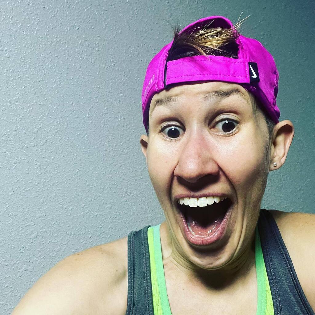 thismonkeyruns's tweet photo. Sweaty treadmill miles before dinner. Sometimes all it takes is a run to make you smile after the first day back from break. 🙊🙉🙈🐒
.
.
.
#tradmill #tready #treadmillworkout #treadmillrunning #trailgirl #runrunrun #justkeeprunning #runnm #runningmakesmehappy #runningmakesm… https://t.co/k58AY60GnR