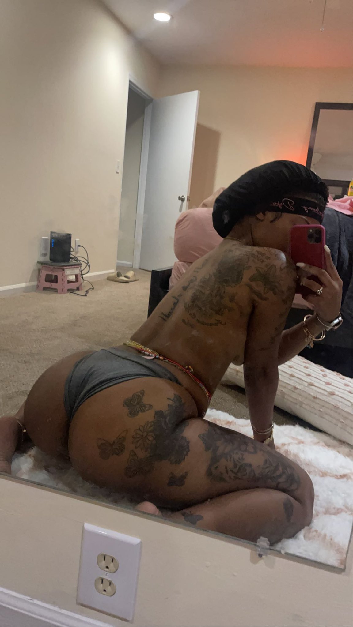 1 pic. SUBSCRIBE ✅ https://t.co/ThP0faHds6 https://t.co/zswwwkP2sa