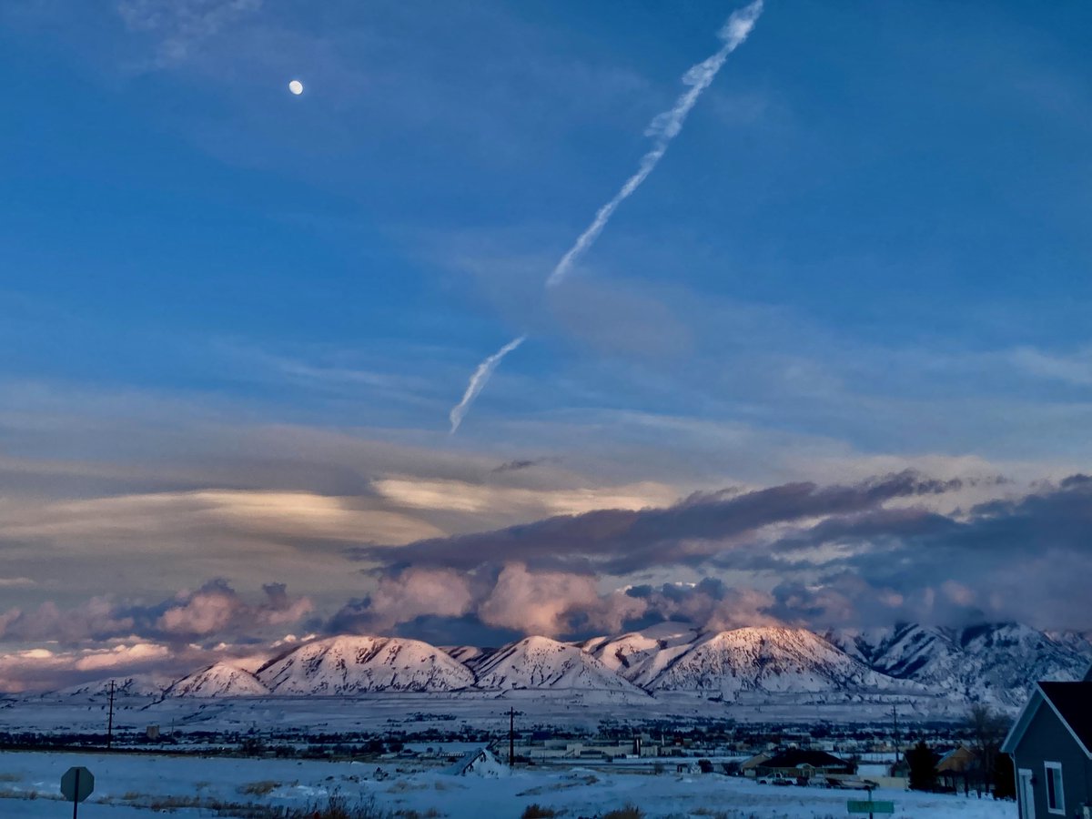 HyggeMan's tweet photo. Winter...Is Beautiful
.
.
.
.
.
#PicOfTheDay #WinterIsBeautiful #NorthernUtah #WinterInUtah #GarlandUtah https://t.co/mYUy5EY46N