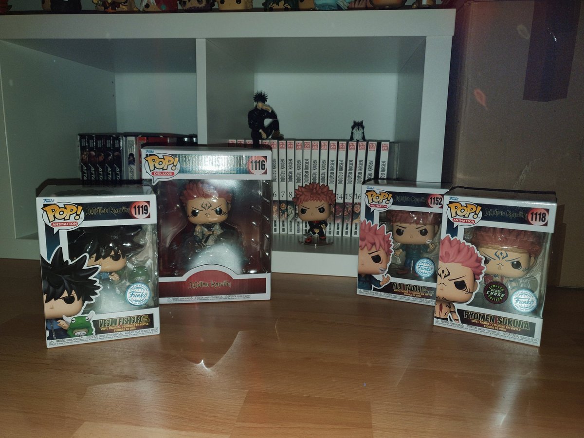 heyiamfeli's tweet photo. Recreated an iconic scene w/my new JJK Funko Pops!!🥳 They're amazing, I even got the glow chase LE Sukuna 😍 SE of Nobara was already sold out, excited for Gojo Hollow PU Pop tho

#JujutsuKaisen
@FunkoEurope @funko @Crunchyroll_de @Jujutsu_Kaisen_
(Pls credit og creator) https://t.co/XKETnH9cue