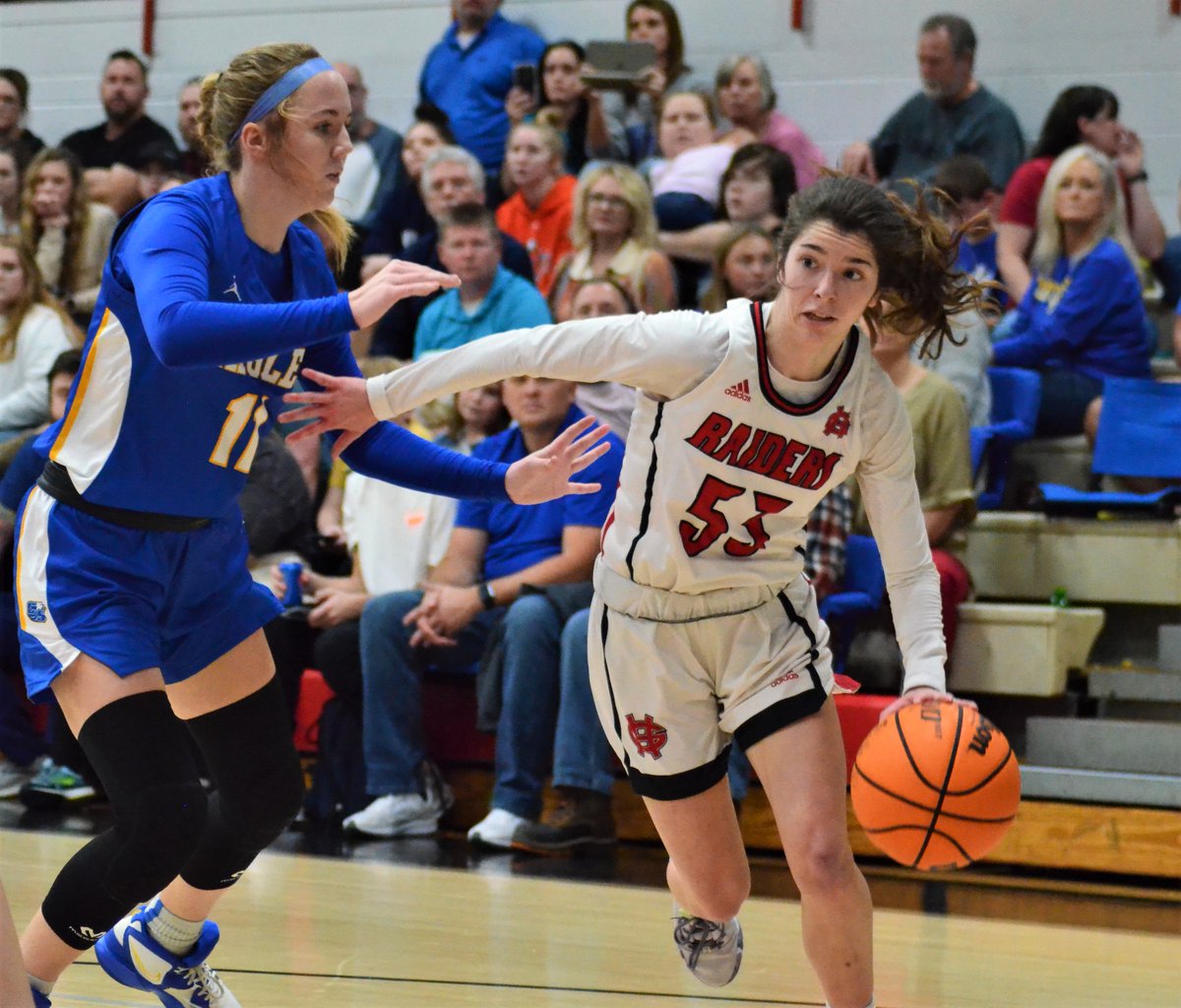 CullmanTribune's tweet photo. PREP BASKETBALL: Lady Raiders handle Cold Springs 66-23 in battle of unbeatens, Raiders pull away to top Eagles 57-36 https://t.co/O74HvxXEDS https://t.co/YilAOPPlfY