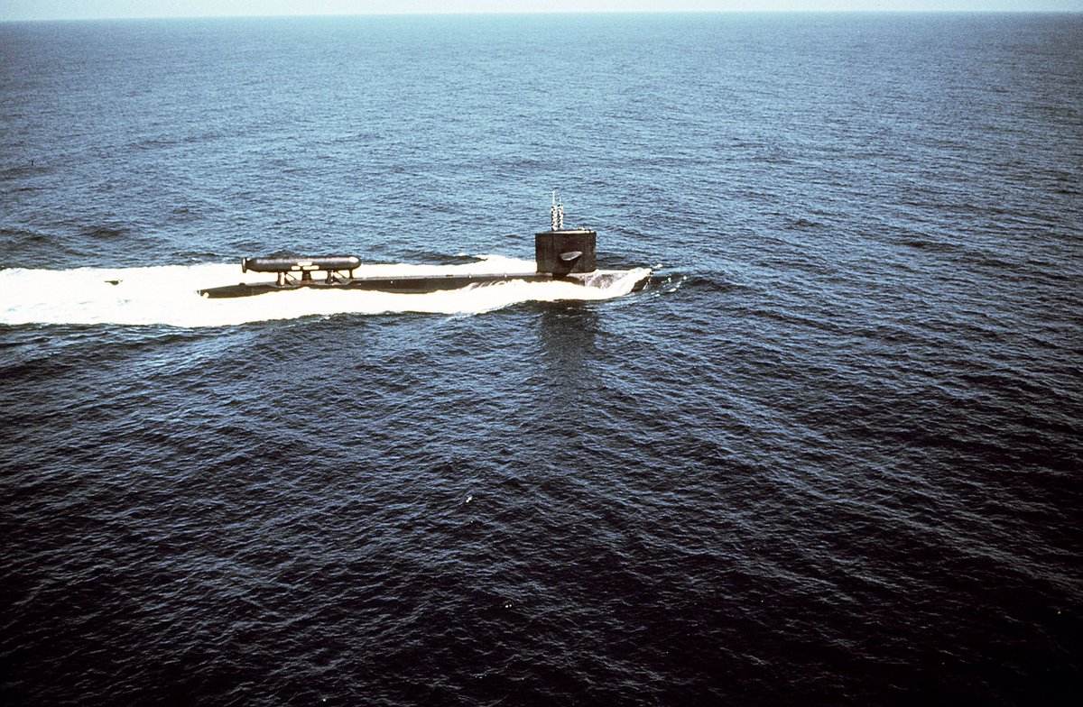 DMDash71's tweet photo. USS Parche (SSN-683) performed so many spy missions, you’re under investigation just for looking at this tweet.
The sub was equipped with ski legs so it could sit on the ocean floor while divers tapped Soviet communication lines. #BlindMansBluff #ColdWar https://t.co/oIiZAV7Oux