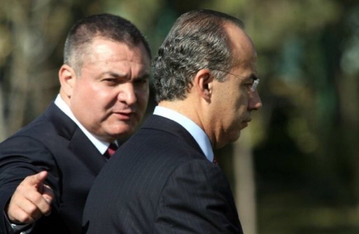 epigmenioibarra's tweet photo. ¿Seguirá afirmando que no sabía nada sobre su amigo, asesor, mano derecha y secretario Genaro García Luna, Felipe Calderón? https://t.co/K2ug2nKD1M