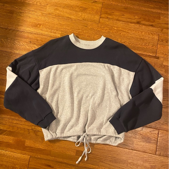 sunflower_lovin's tweet photo. So good I had to share! Check out all the items I'm loving on @Poshmarkapp from @emilyy_lovatoo #poshmark #fashion #style #shopmycloset #americaneagleoutfitters: https://t.co/5SrgNbwIfW https://t.co/ZhjOr8FYsR
