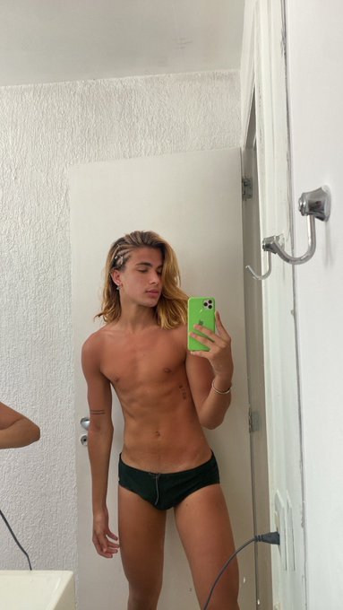 Boa noite 🤪 https://t.co/olbAx9G5RP