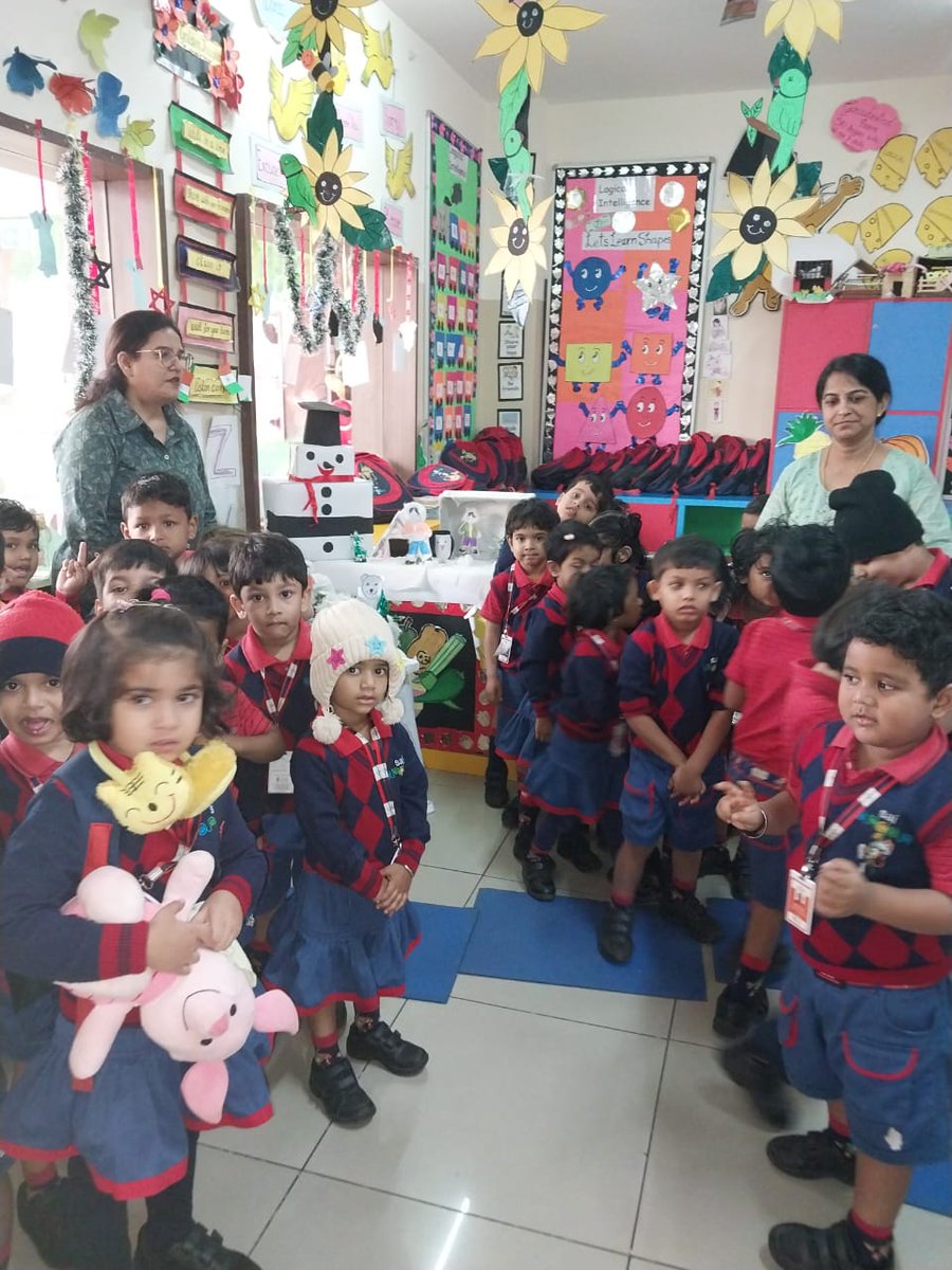 SAI_Edu_In's tweet photo. Today the SAIoneers of Nursery explored facts about the "Polar Region" with discussions on the weather and environment of this unfamiliar region which may not be immediate.
#21stcenturyskills
#ExploringTheArctic
#PolarRegion https://t.co/8zDD31OALJ