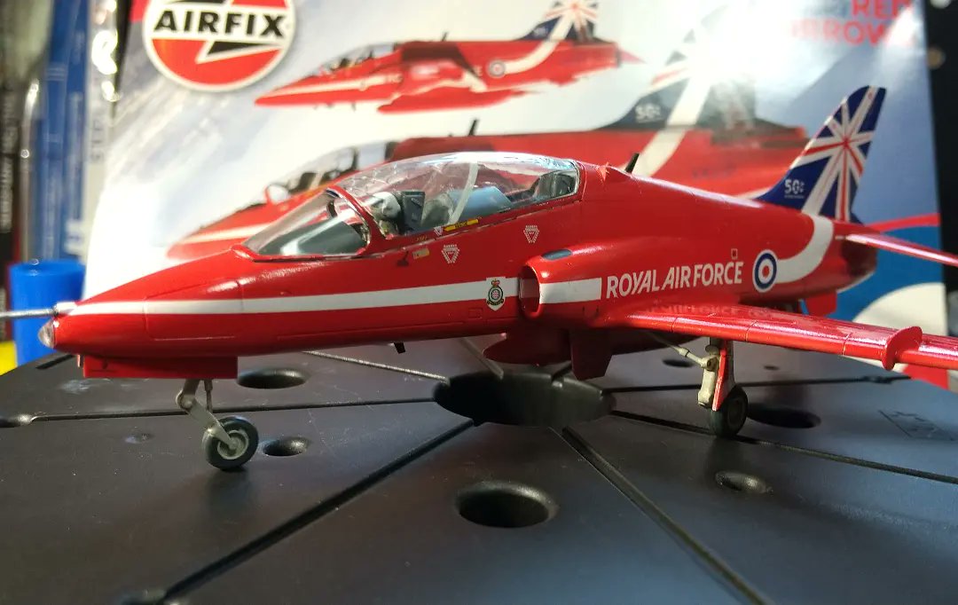 mumbo3330's tweet image. #ﾌﾟﾗﾓﾃﾞﾙ
#AIRFIX
#BaeHawk
#RedArrows
#女王陛下のｱｸﾛﾊﾞｯﾄﾁｰﾑ
#完成

2023年最初の完成機はRedArrows50周年記念塗装機。
中々に格好良いのです。
でも近くに寄ると粗が目立つので、引いて見ると良いのです。