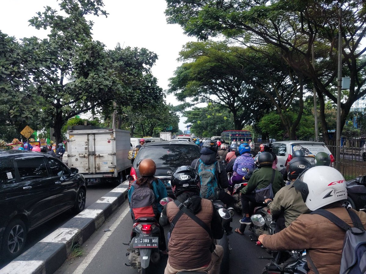 papaojol's tweet photo. Bandung as a Gotham City. 

Dimana Bandung yang Romantis dan Estetik itu?

Sebuah utas keresahan~ https://t.co/u3wBwdh4PJ