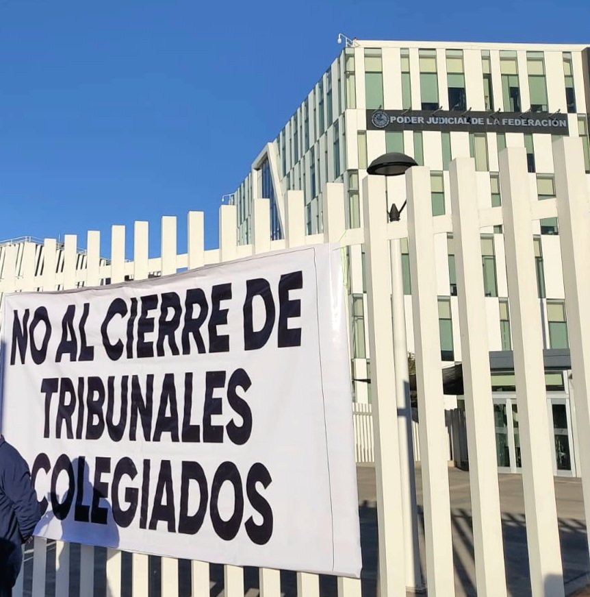 raquelsifuentes's tweet photo. 🚩 Si defendemos y protegemos tus derechos, también los nuestros 🤜 NO AL CIERRE DE TRIBUNALES COLEGIADOS FEDERALES EN DURANGO 
#Durango 
#PJF
#CJF
@SCJN 
@CJF_Mx 
@lovadograjales
@clausdebuen 
@emmanuele_mon 
@JuanMarcosDav 
@gabrielaciddel2 https://t.co/nlJ6g2Rz60