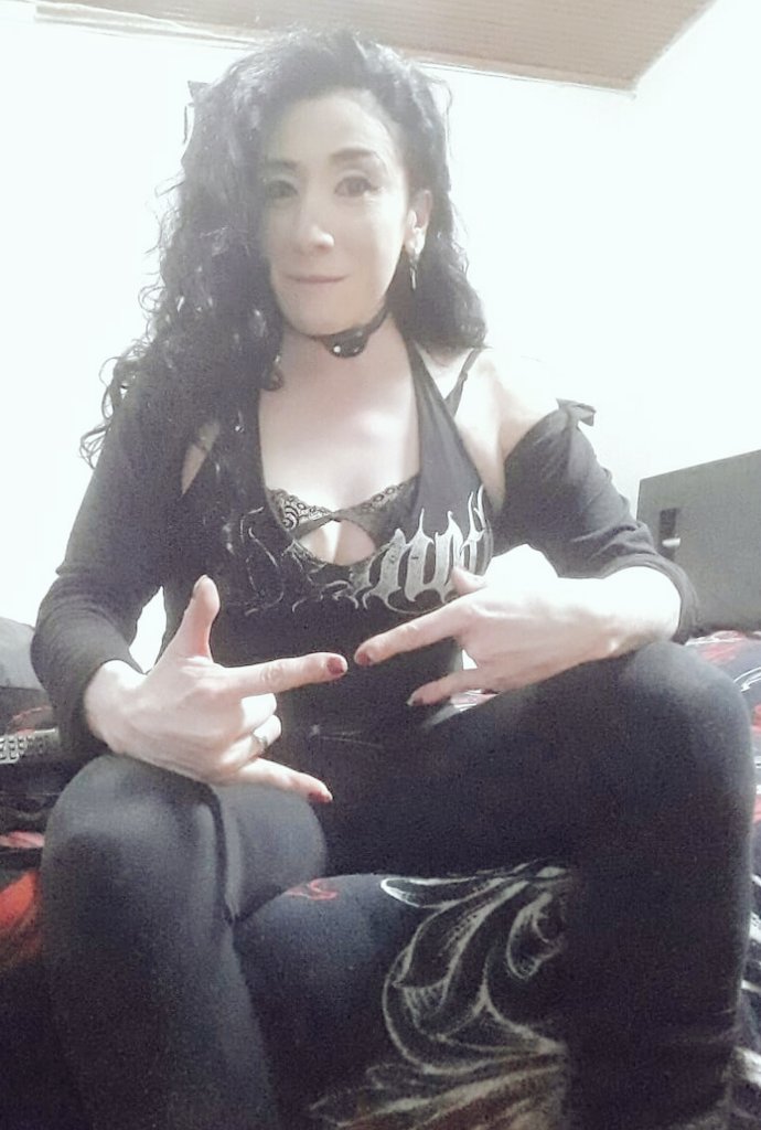 Noche de martes normal seee buena noche