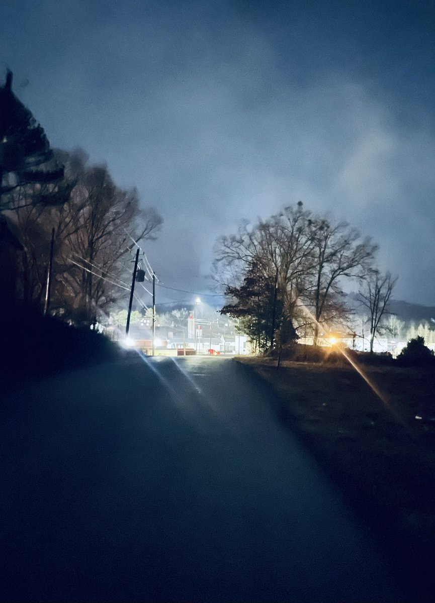 bobbybellew's tweet image. A few foggy evening miles in Guin, AL tonight. 3 Miles with a Fast Finish. #runcoach #runnerslife #livelife #lovelife #nwarunning