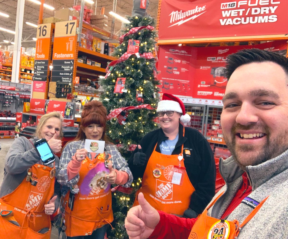 Congrats to Crystle for her GOLD #Milestone Award!! We appreciate your engagement with our customers and with credit on the front end!  You are amazing! #westisbest #Recognition #appreciationtweet