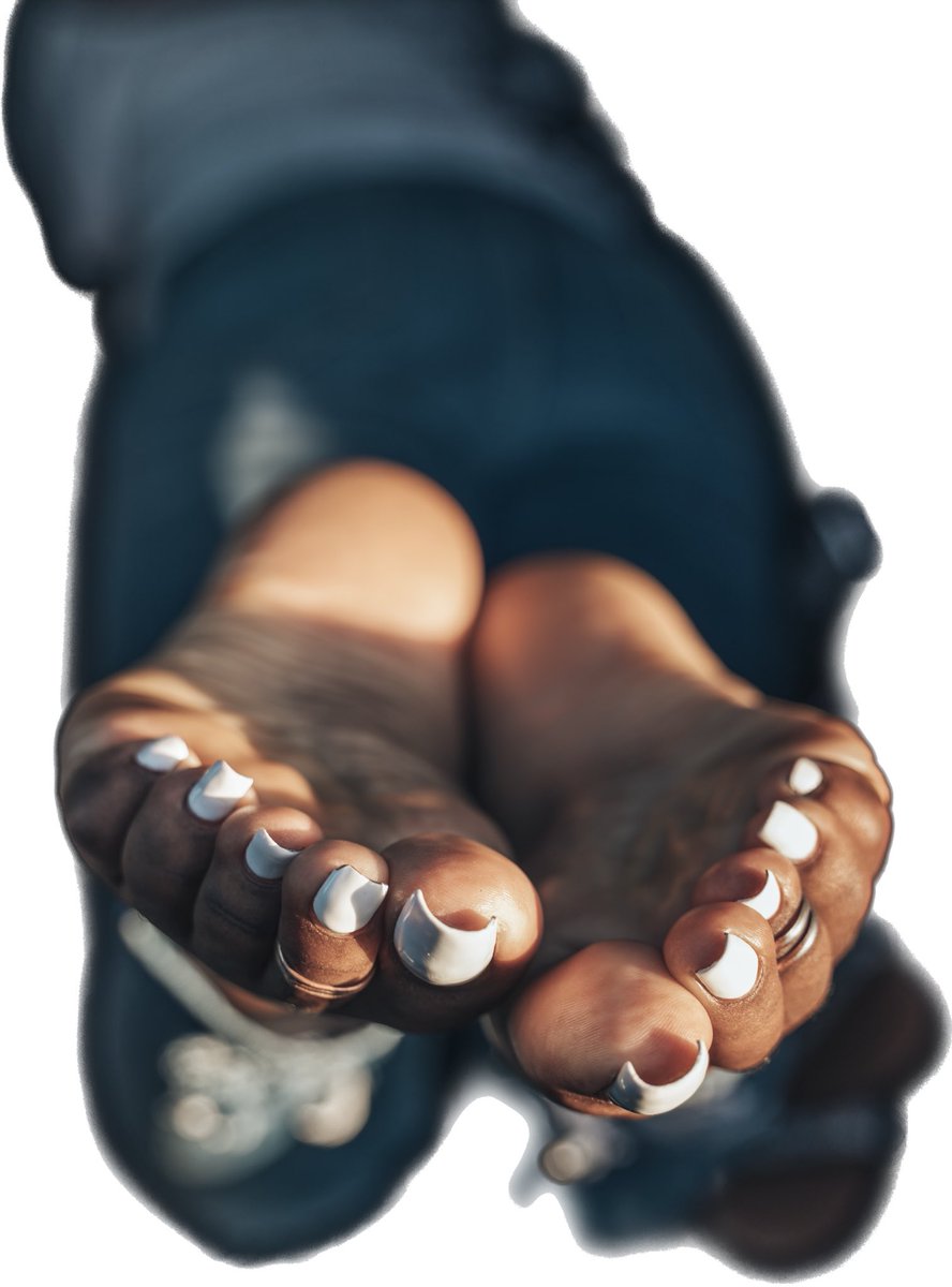 Footfrenzeez's tweet photo. I know it’s Toesday but I need to know, do you want my toes or soles? https://t.co/pg80qvpFVd