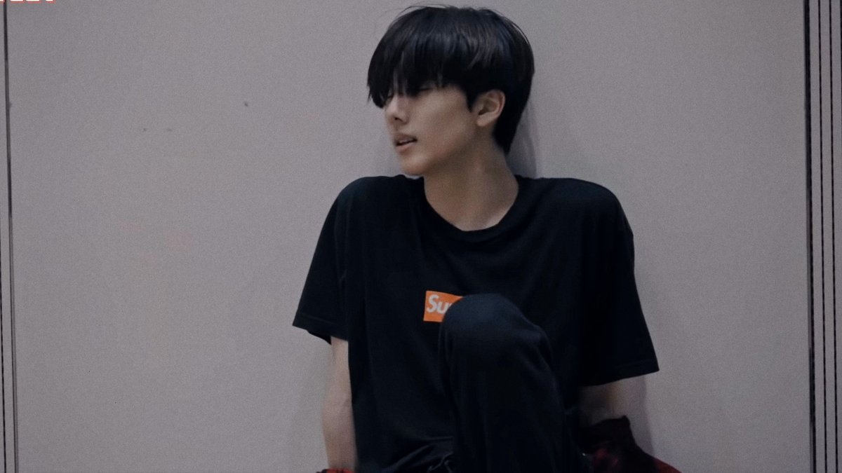 jjjspnm's tweet photo. จีซองโหมดห้องซ้อมคือดาเบส ❤️‍🩹 https://t.co/ym8PcHhLKS