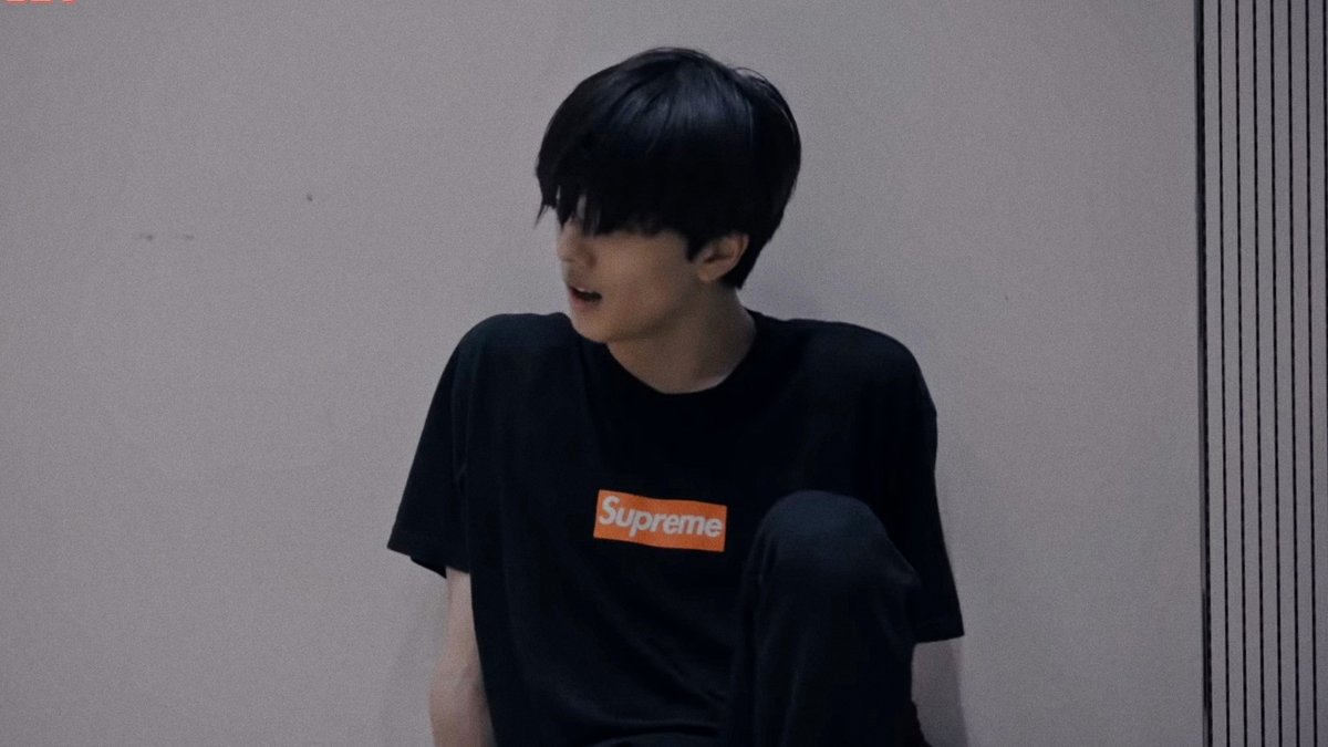 jjjspnm's tweet photo. จีซองโหมดห้องซ้อมคือดาเบส ❤️‍🩹 https://t.co/ym8PcHhLKS