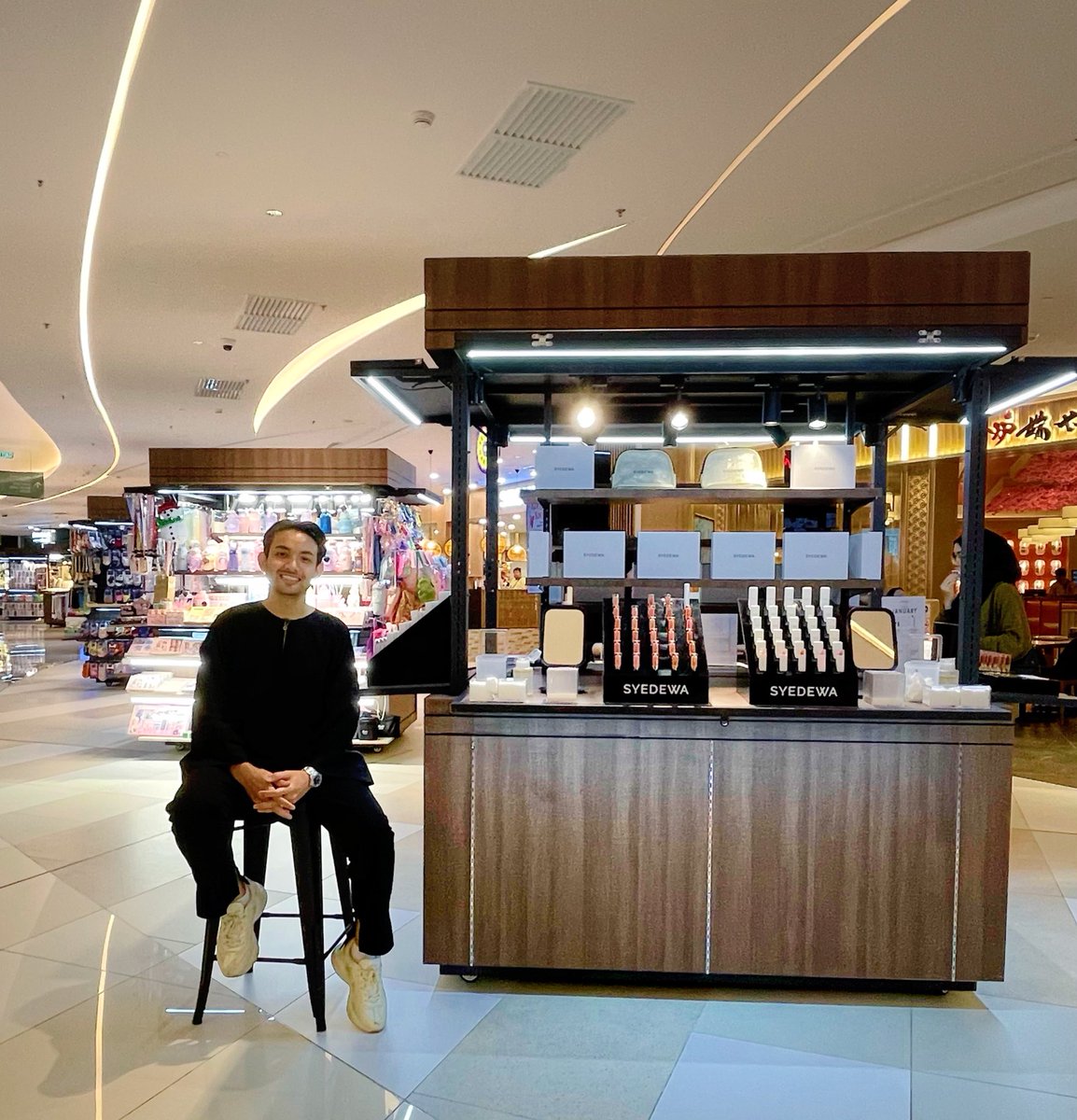 syedewa's tweet photo. Orang Bangi, Putrajaya dan sewaktu dengannya; sila like dan RT sampai lebam.. ini adalah berkat doa kalian

Thank you duk suh aku buka kt IOI CITY MALL PUTRAJAYA, aku yakin ada kata-kata korang yg di makbul Tuhan. https://t.co/WPDY4p0AFb
